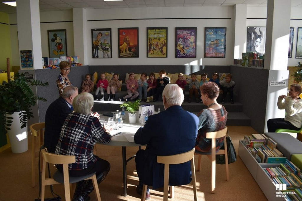 Czytanie wierszów w bibliotece Biecz 24.11