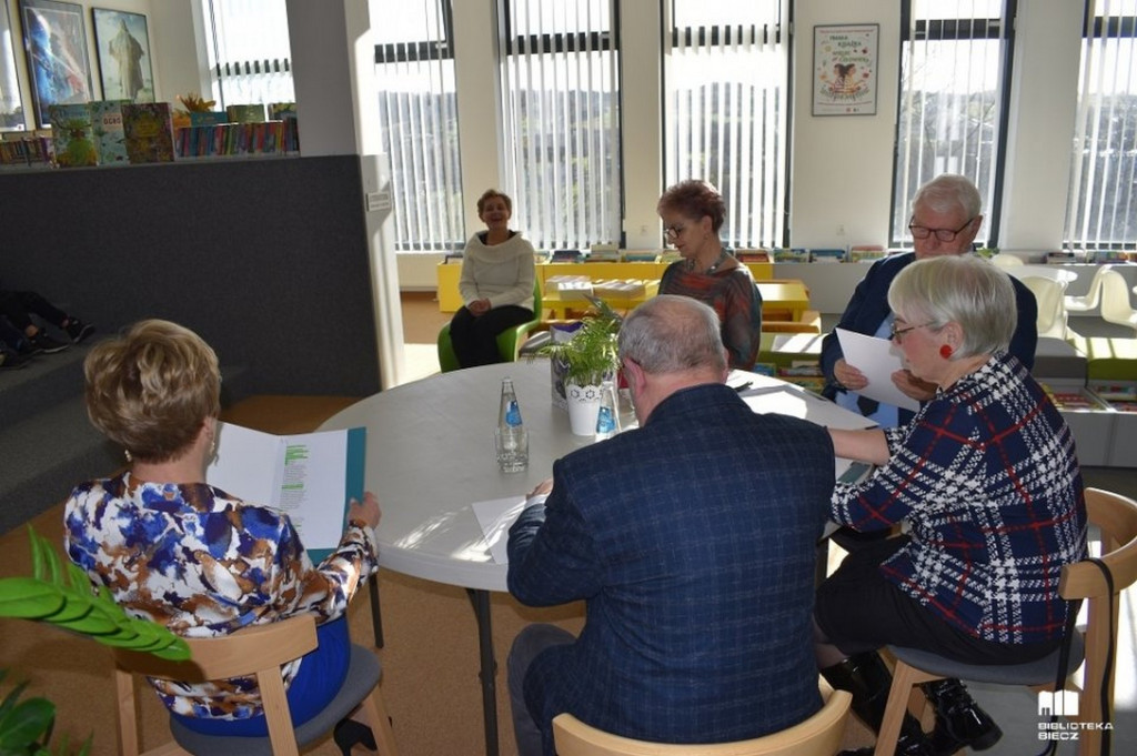 Czytanie wierszów w bibliotece Biecz 24.11