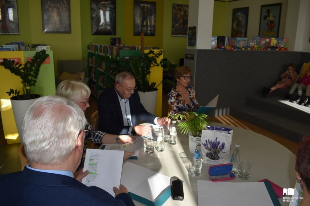 Czytanie wierszów w bibliotece Biecz 24.11