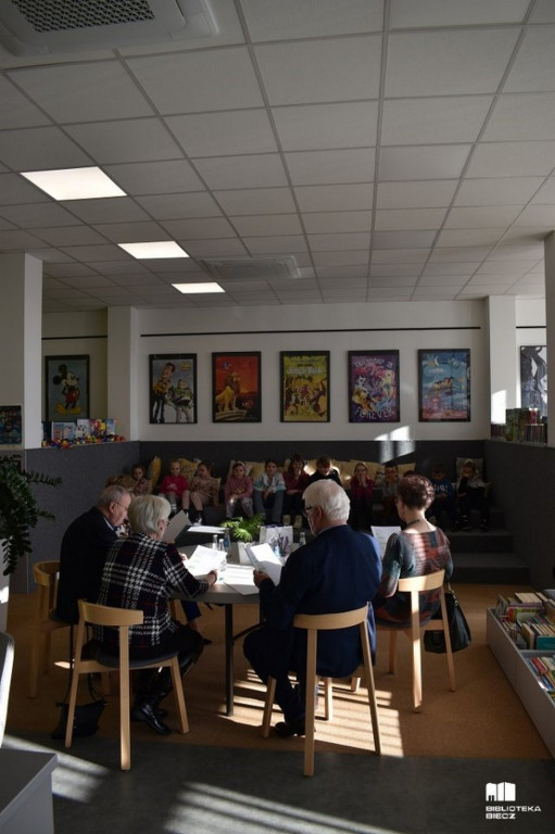 Czytanie wierszów w bibliotece Biecz 24.11