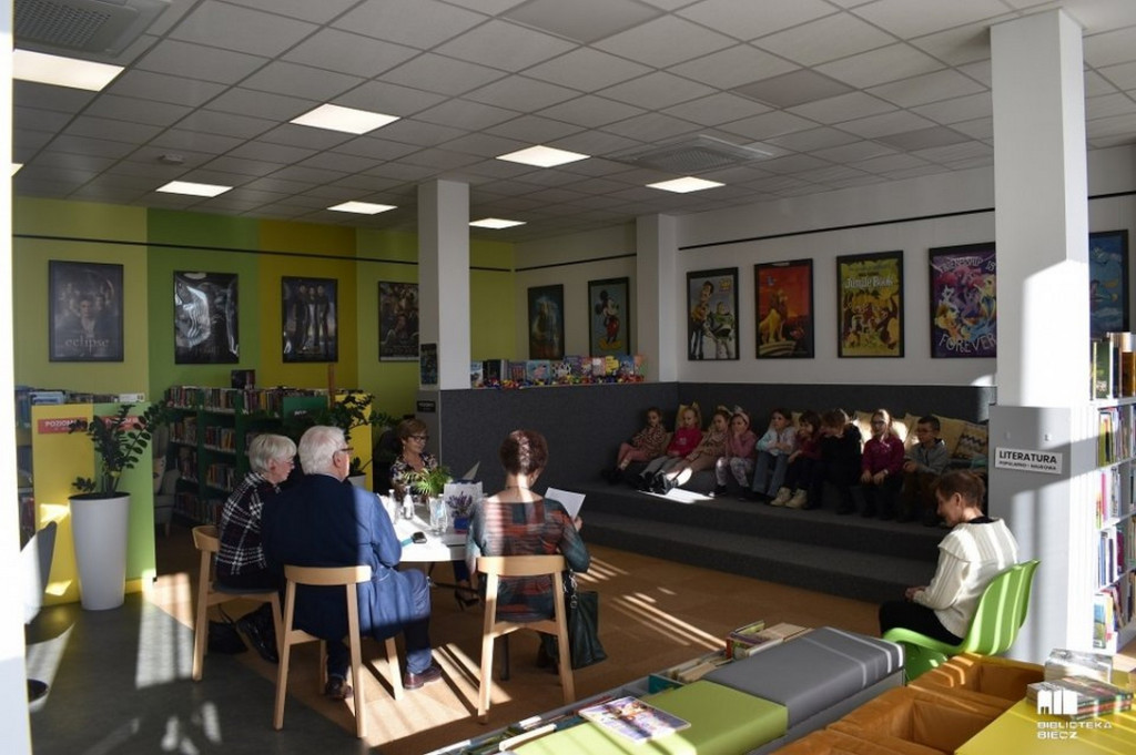 Czytanie wierszów w bibliotece Biecz 24.11