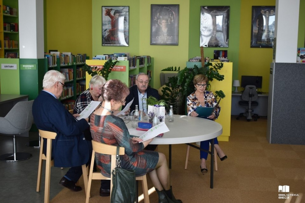 Czytanie wierszów w bibliotece Biecz 24.11