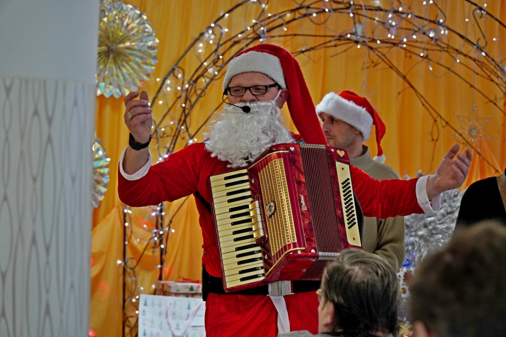 Święty Mikołaj w Domu Pomocy Społecznej (06.12)