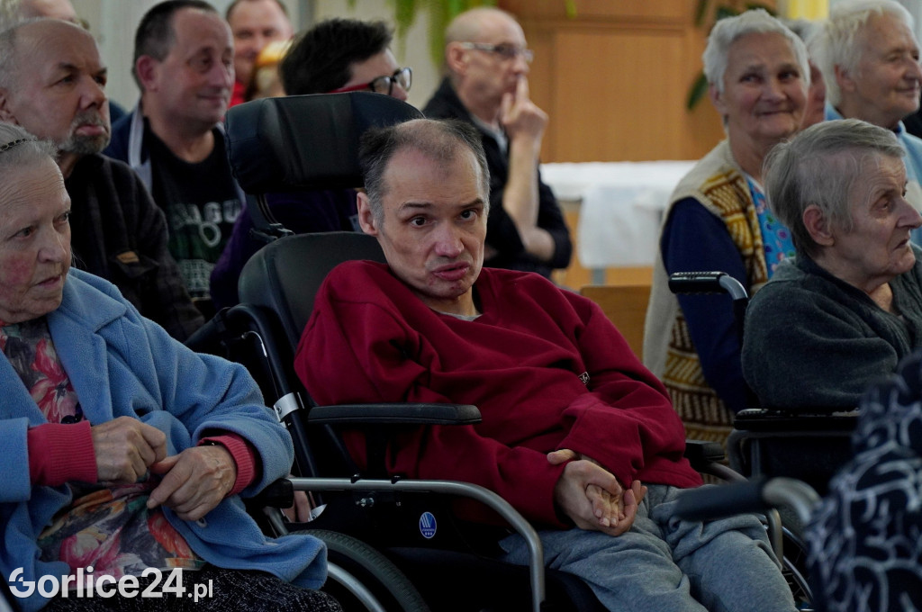 Święty Mikołaj w Domu Pomocy Społecznej (06.12)