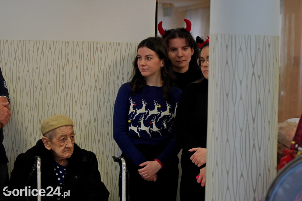 Święty Mikołaj w Domu Pomocy Społecznej (06.12)