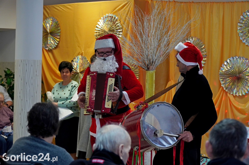 Święty Mikołaj w Domu Pomocy Społecznej (06.12)
