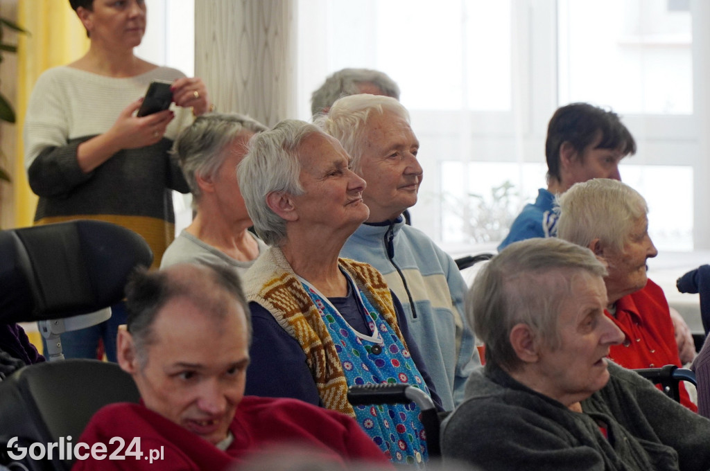 Święty Mikołaj w Domu Pomocy Społecznej (06.12)