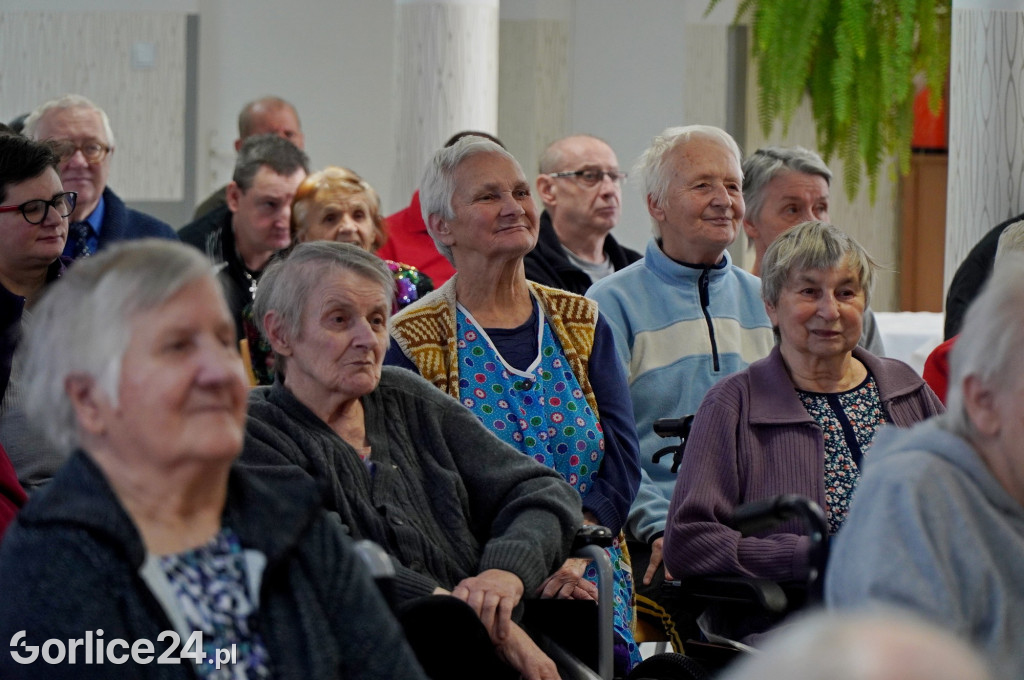 Święty Mikołaj w Domu Pomocy Społecznej (06.12)