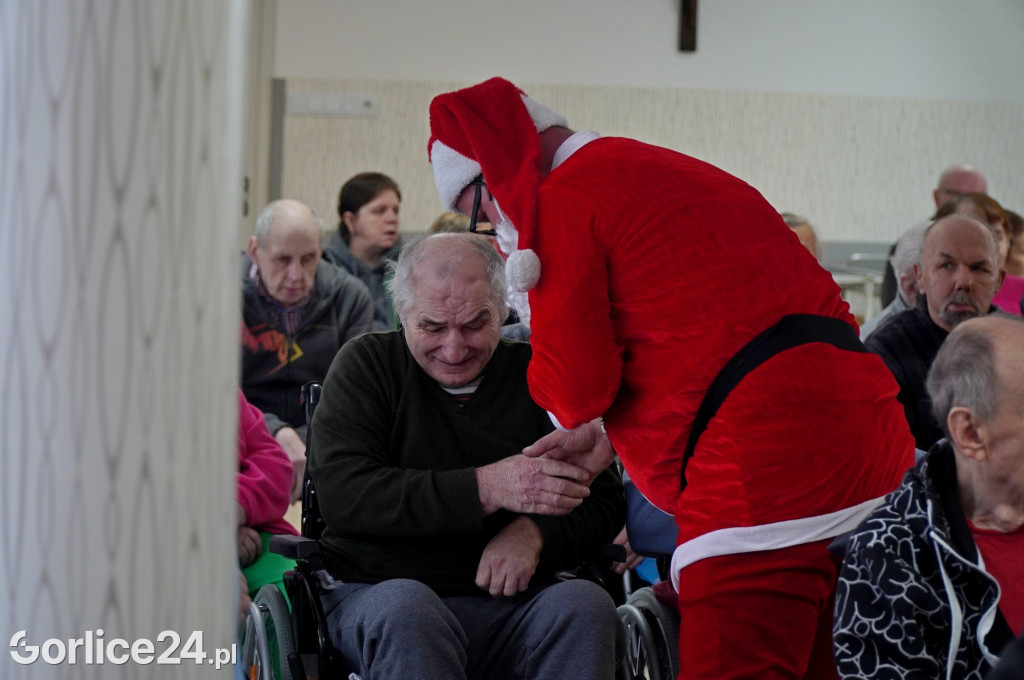 Święty Mikołaj w Domu Pomocy Społecznej (06.12)