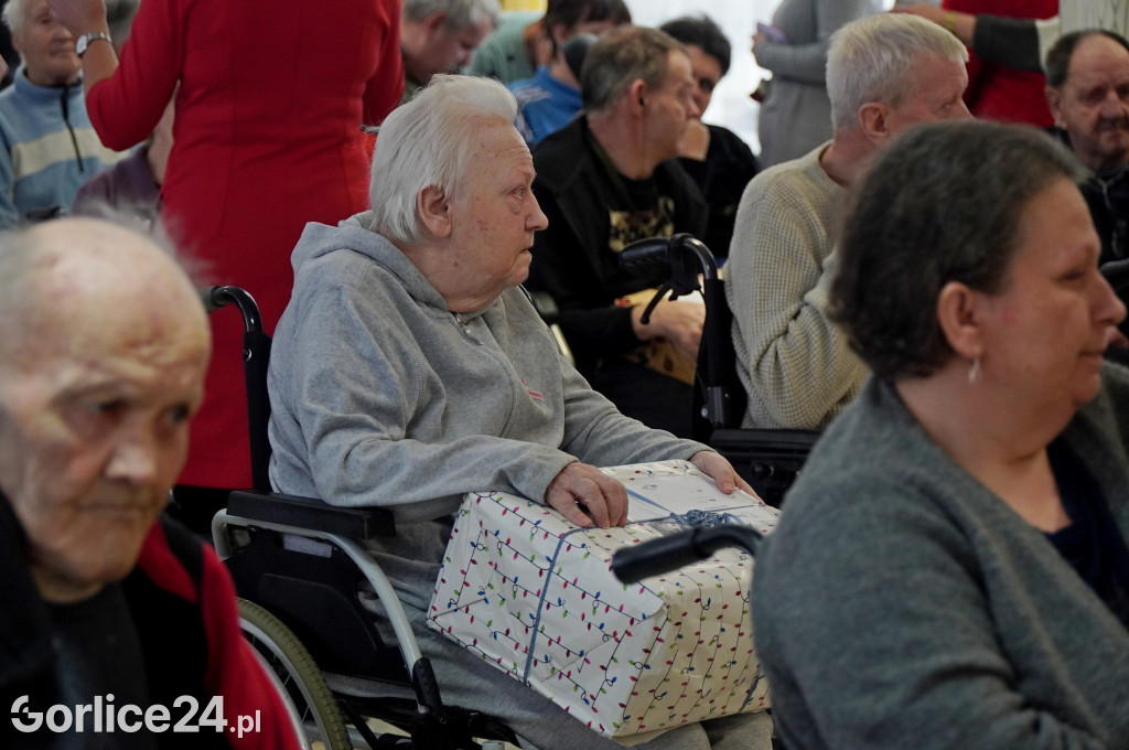 Święty Mikołaj w Domu Pomocy Społecznej (06.12)