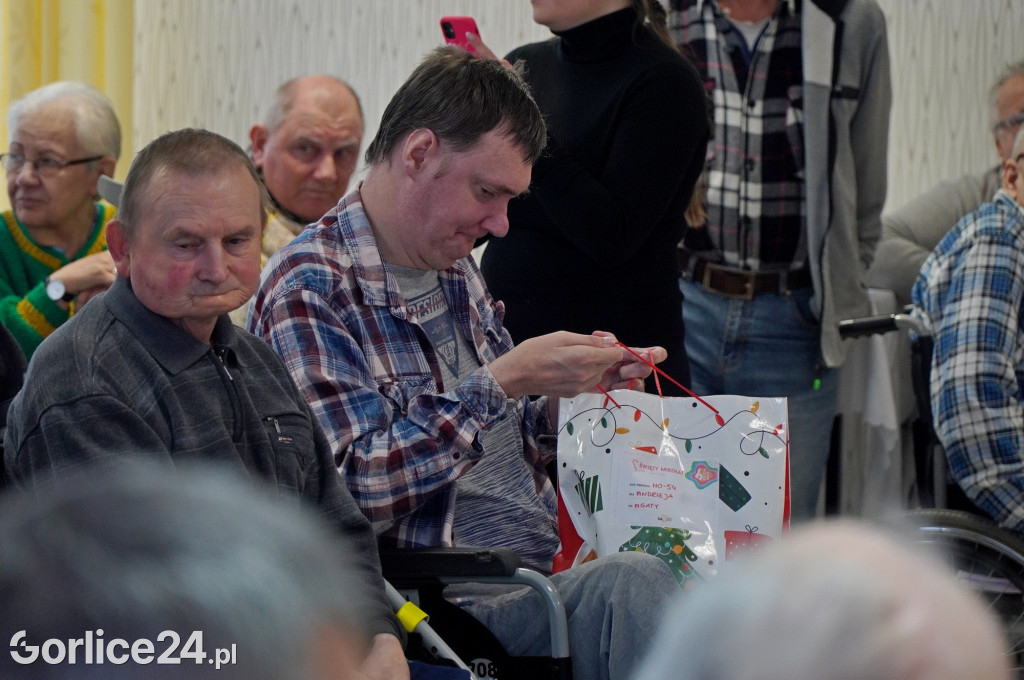 Święty Mikołaj w Domu Pomocy Społecznej (06.12)