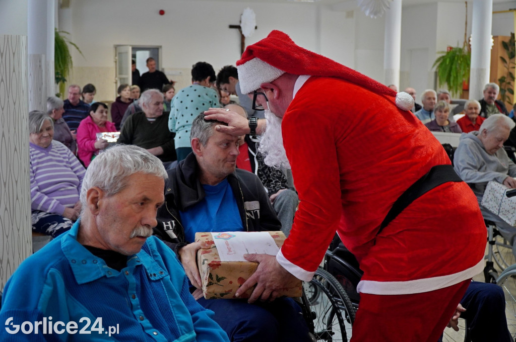 Święty Mikołaj w Domu Pomocy Społecznej (06.12)
