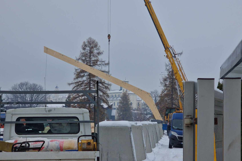 Budowa zadaszenia lodowiska (06.12)