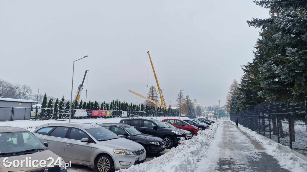 Budowa zadaszenia lodowiska (06.12)
