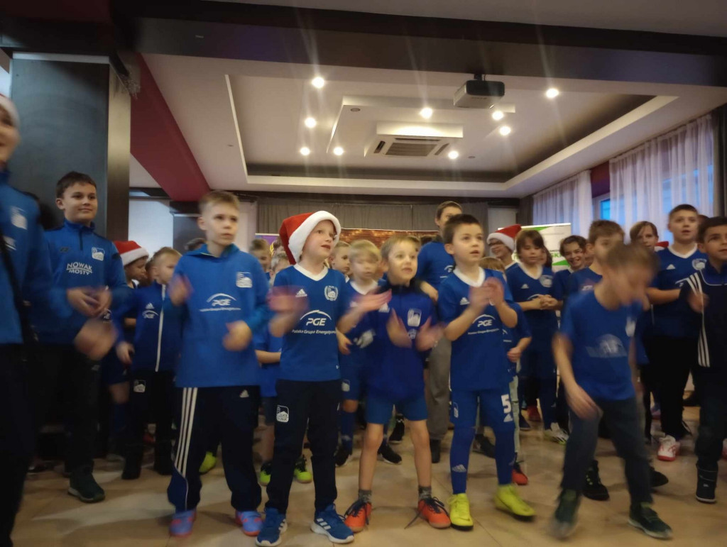 Święty Mikołaj odwiedził piłkarzy z Glinika