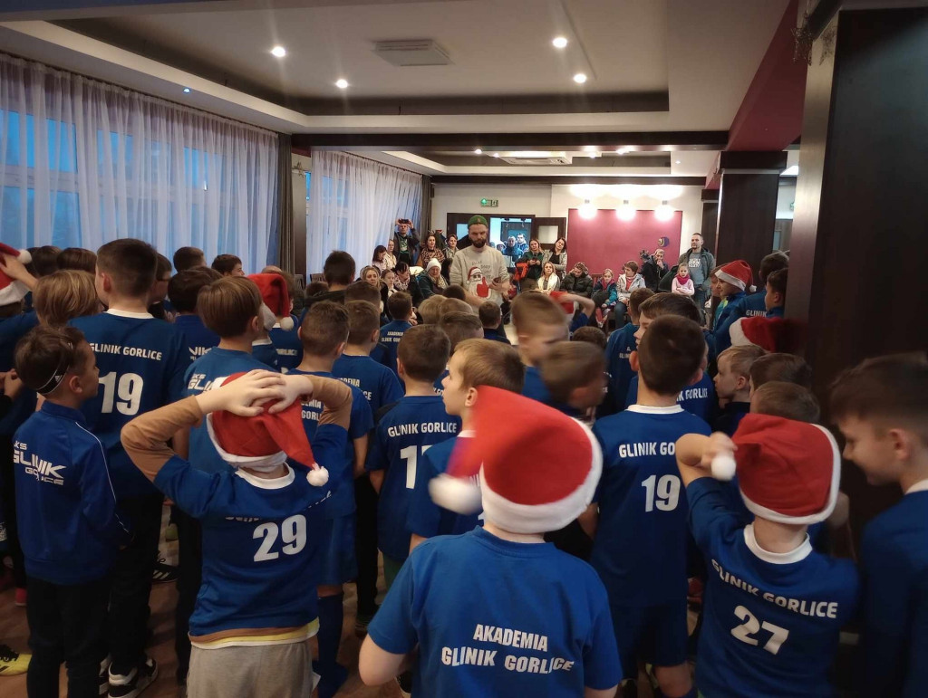 Święty Mikołaj odwiedził piłkarzy z Glinika