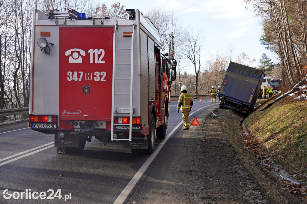 Zderzenie samochodów na Ropskiej Górze (19.12.)