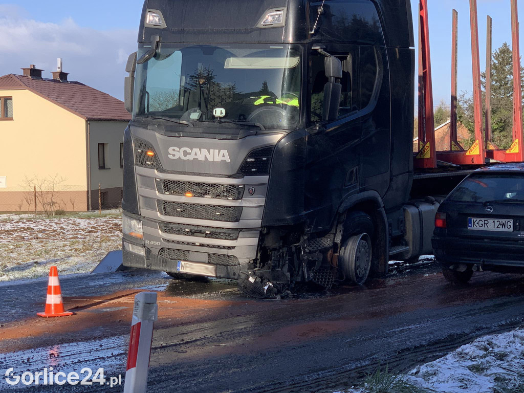 Zderzenie pojazdów w Sękowej (22.12.)
