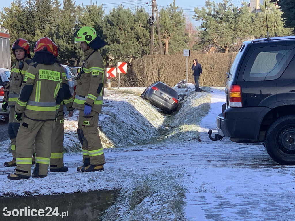Zderzenie pojazdów w Sękowej (22.12.)