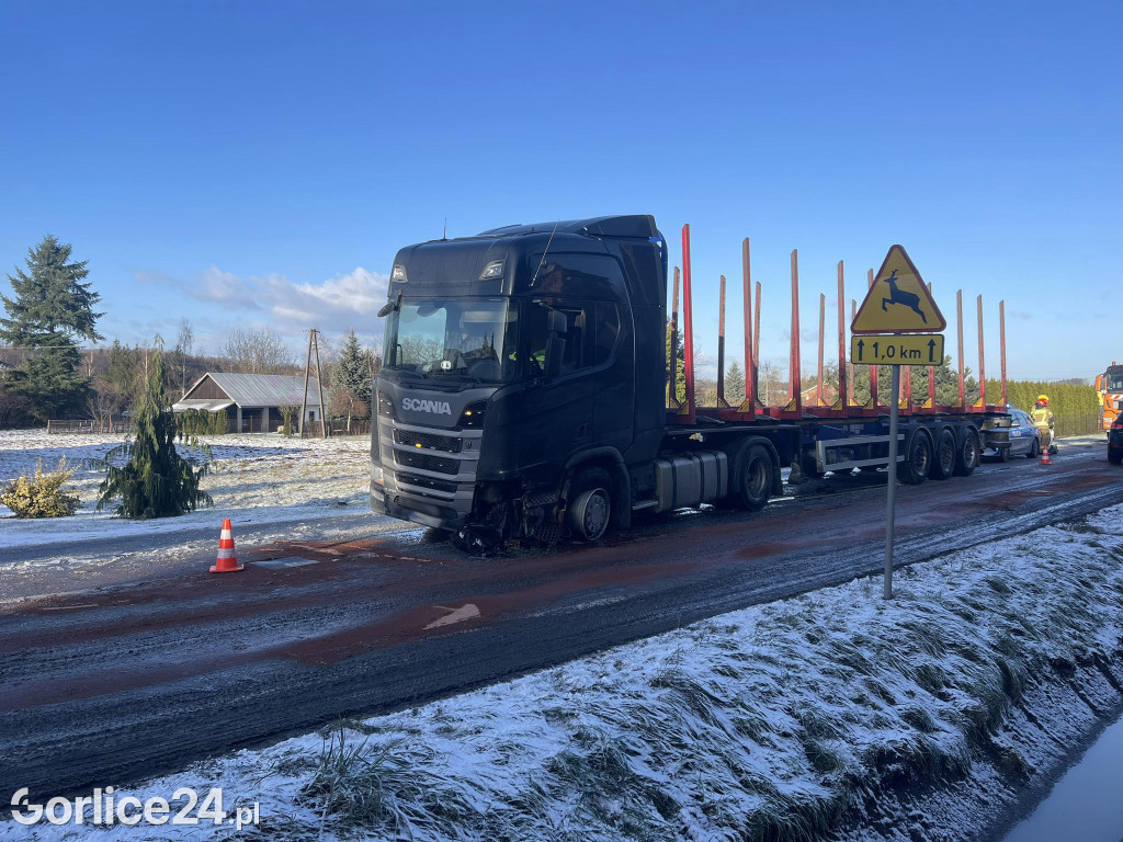 Zderzenie pojazdów w Sękowej (22.12.)