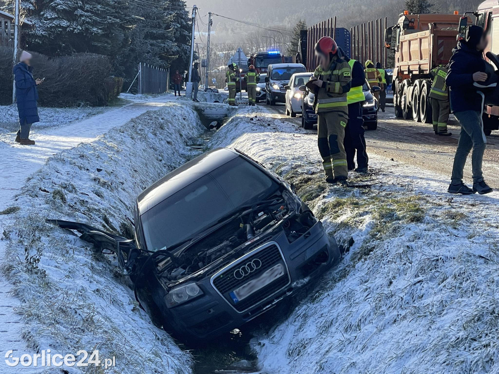 Zderzenie pojazdów w Sękowej (22.12.)