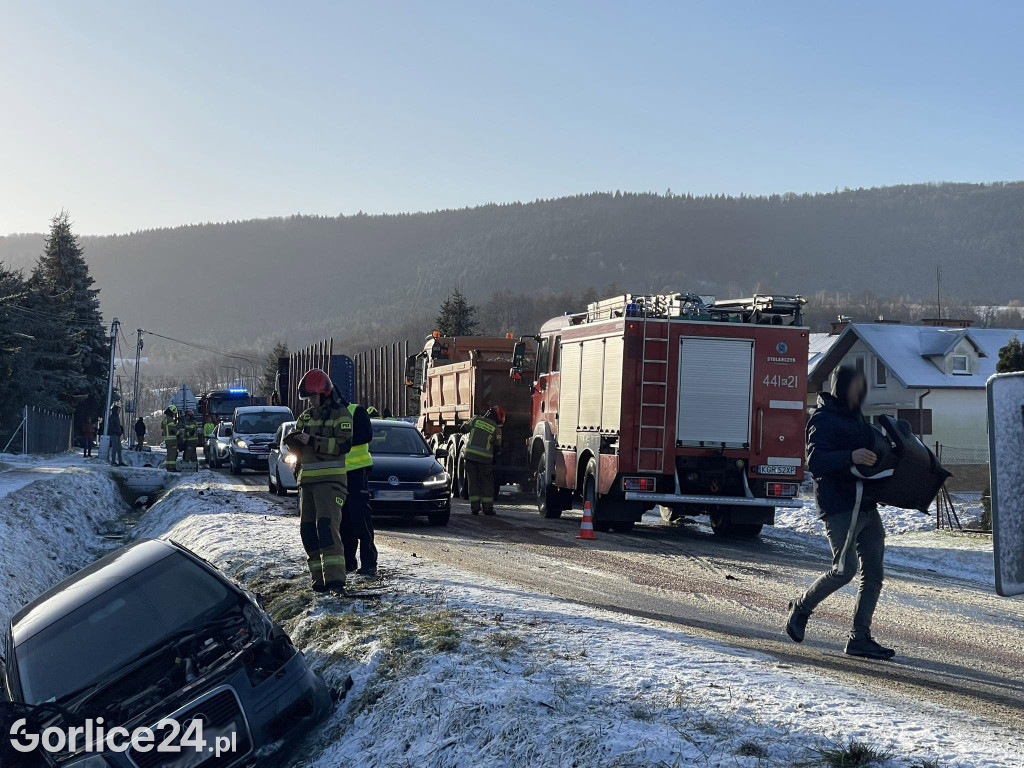 Zderzenie pojazdów w Sękowej (22.12.)
