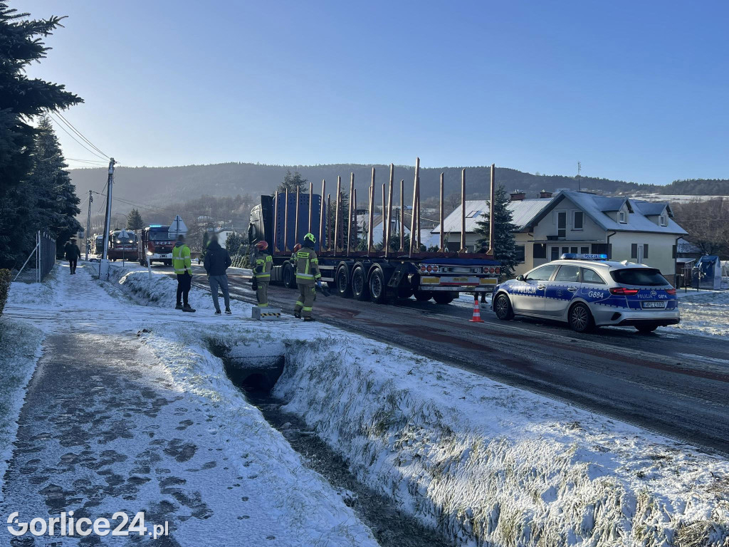 Zderzenie pojazdów w Sękowej (22.12.)