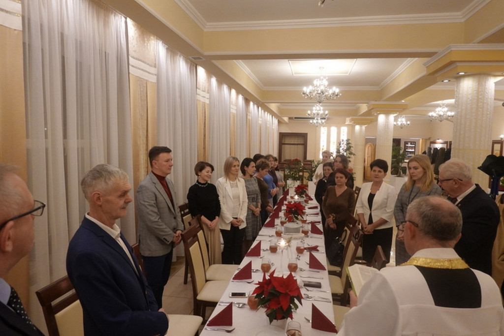Wigilia nauczycieli i pracowników szkoły w Bobowej (21.12)