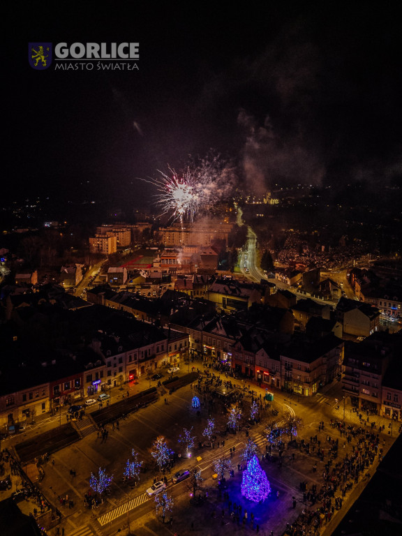 Pokaz fajerwerków na gorlickim Rynku (31.12.2023)