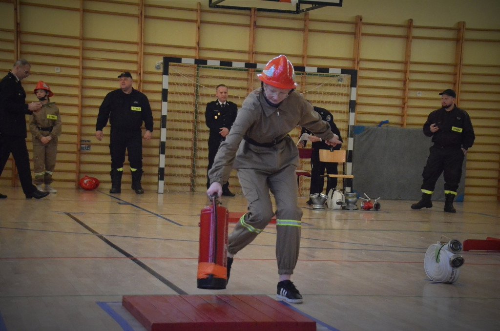 Gminne Halowe Młodzieżowe Zawody Sportowo-Pożarnicze w Łużnej (20.01)