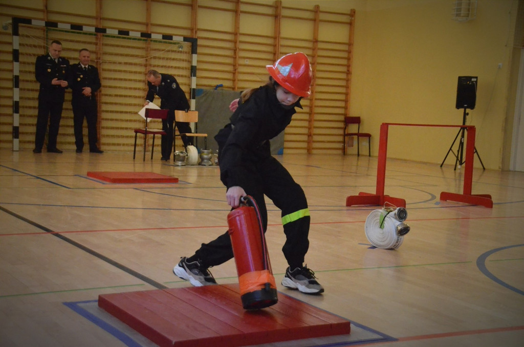 Gminne Halowe Młodzieżowe Zawody Sportowo-Pożarnicze w Łużnej (20.01)