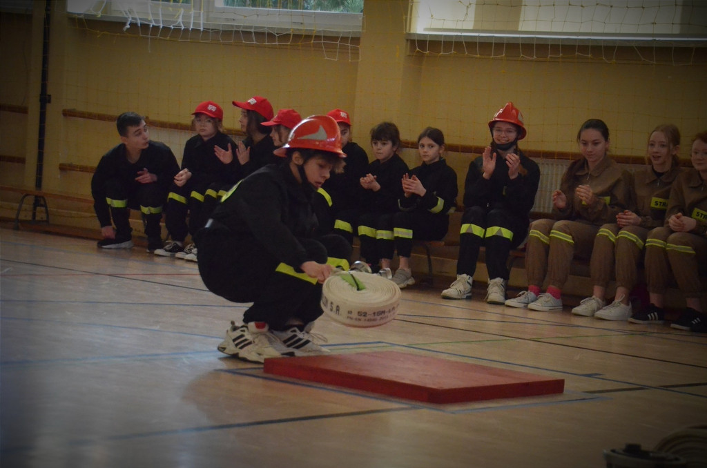 Gminne Halowe Młodzieżowe Zawody Sportowo-Pożarnicze w Łużnej (20.01)