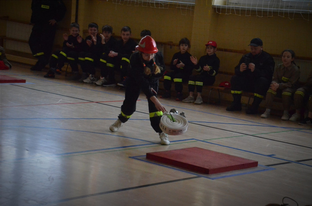 Gminne Halowe Młodzieżowe Zawody Sportowo-Pożarnicze w Łużnej (20.01)