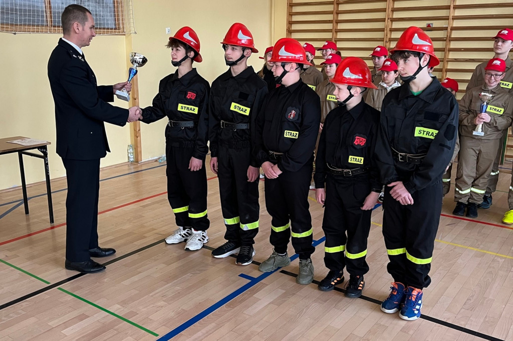 Gminne Halowe Młodzieżowe Zawody Sportowo-Pożarnicze w Łużnej (20.01)