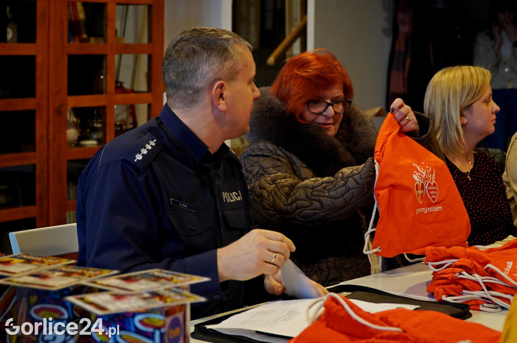 Rozdanie puszek wolontariuszom WOŚP w Gorlicach (23.01)