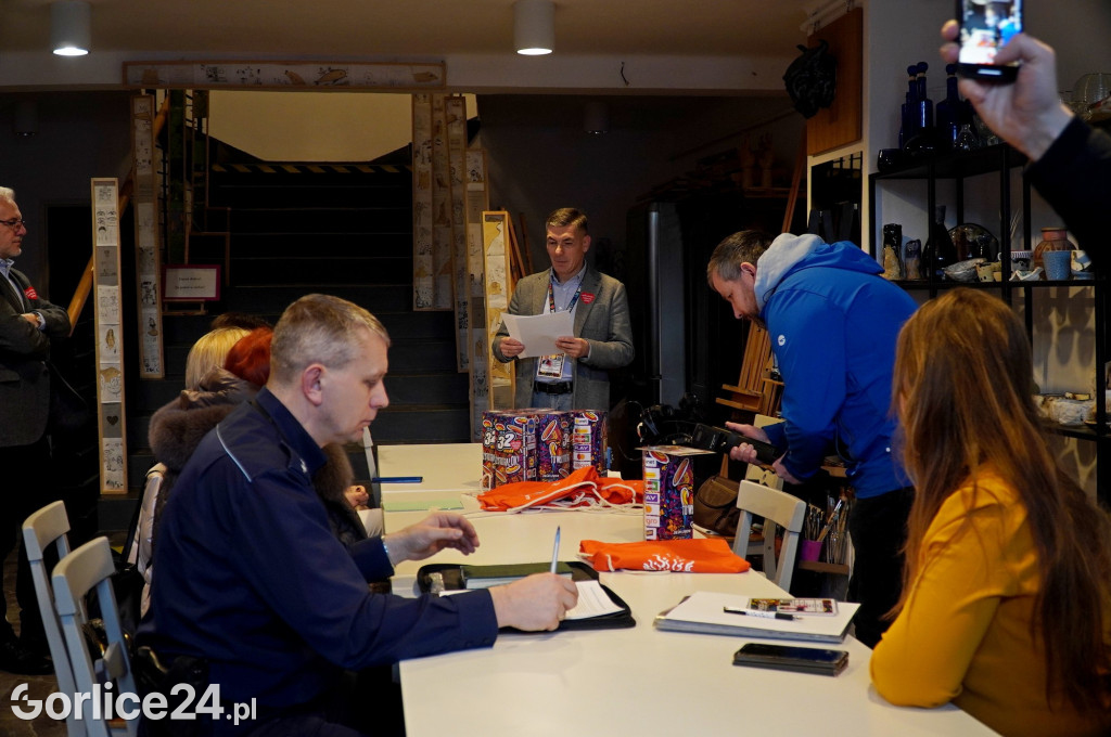 Rozdanie puszek wolontariuszom WOŚP w Gorlicach (23.01)