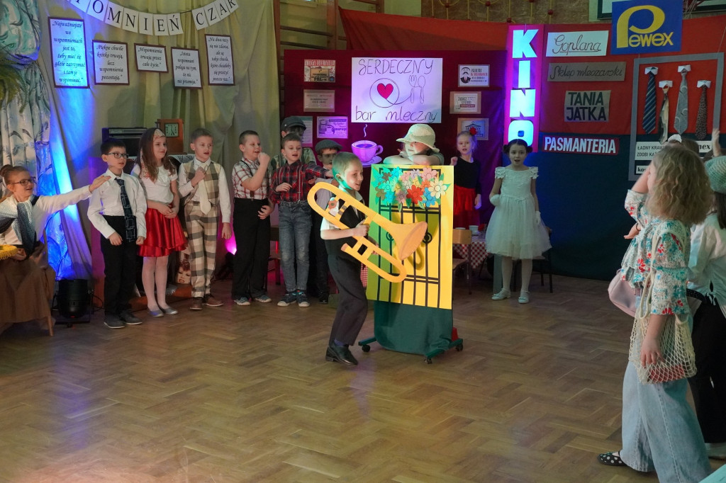 Spektakl słowno-muzyczny w czasach PRL-u w Szymbarku (22.01)