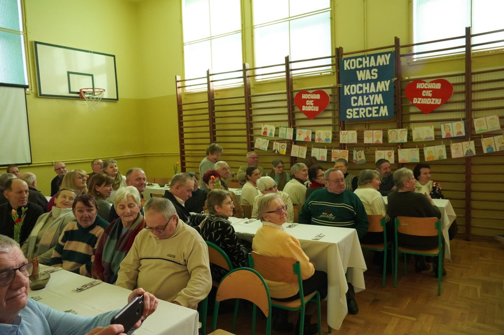 Spektakl słowno-muzyczny w czasach PRL-u w Szymbarku (22.01)
