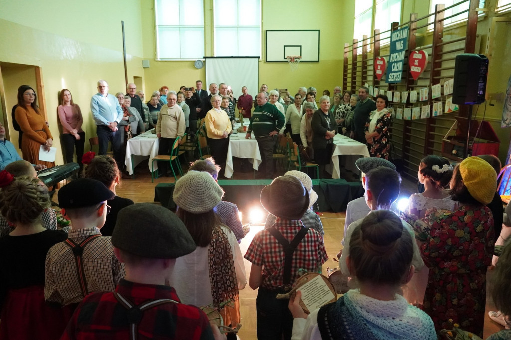 Spektakl słowno-muzyczny w czasach PRL-u w Szymbarku (22.01)