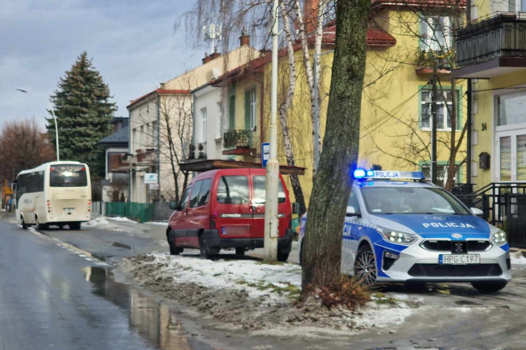 Autobus przejechał mężczyźnie rękę na ul. Bieckiej (24.01)