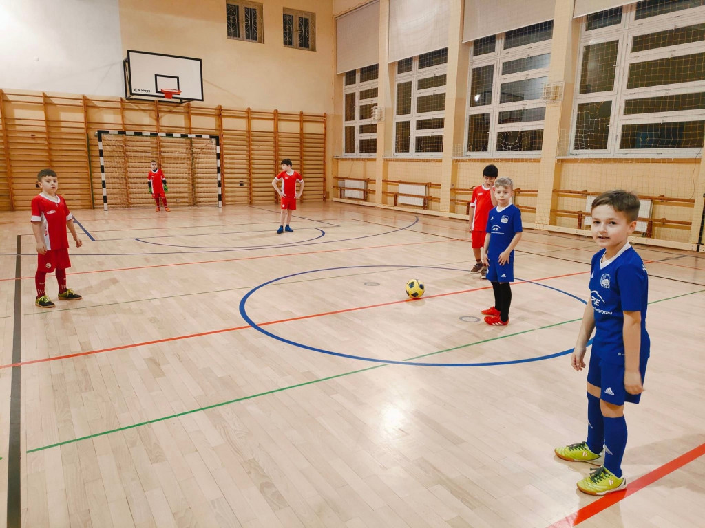 Sparingi piłkarzy Glinika Gorlice z LKS Łużna (25.01)