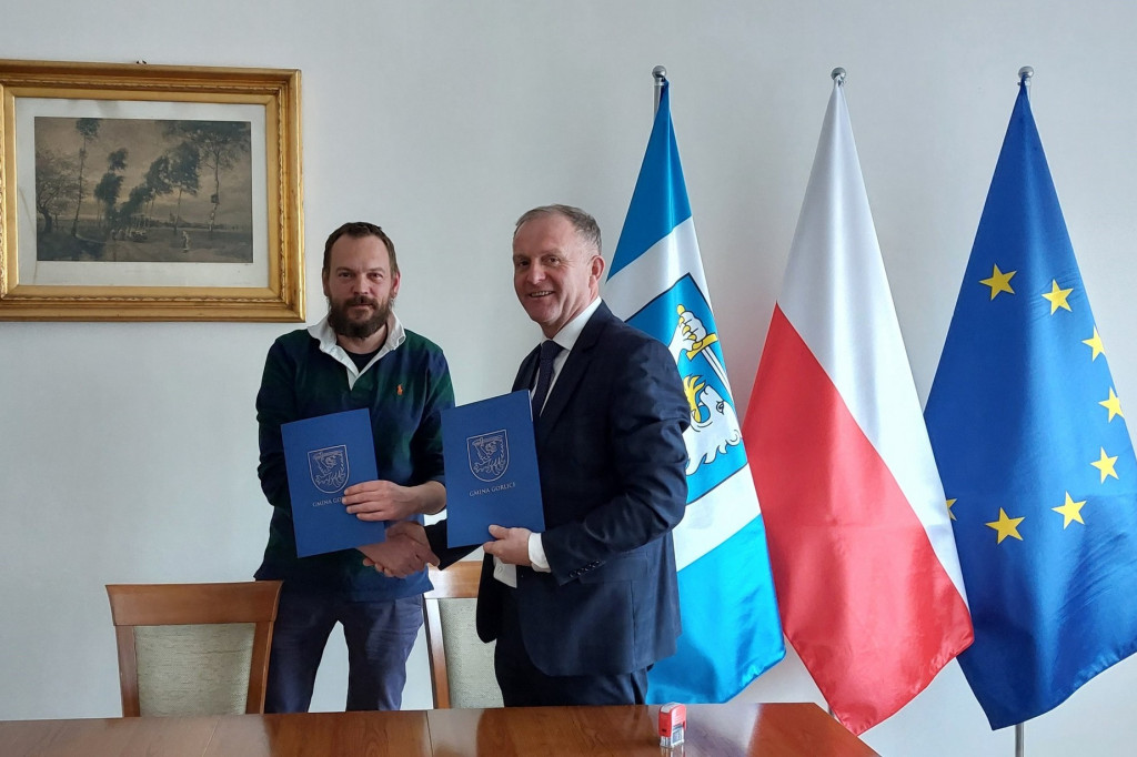 Prace przy zabytkowej szkole w Bielance (02.02)