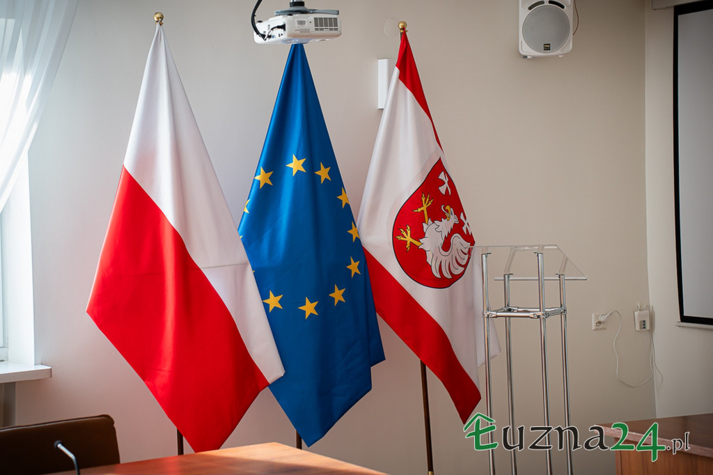 Umowa na modernizację kościoła w Łużnej (6.02)