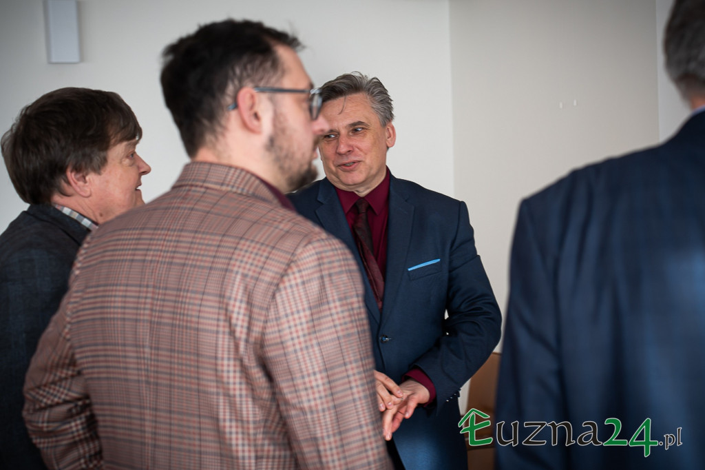Umowa na modernizację kościoła w Łużnej (6.02)