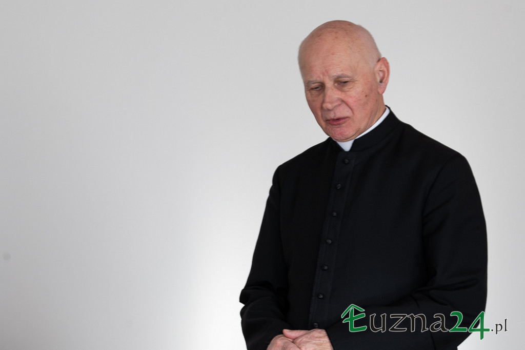 Umowa na modernizację kościoła w Łużnej (6.02)