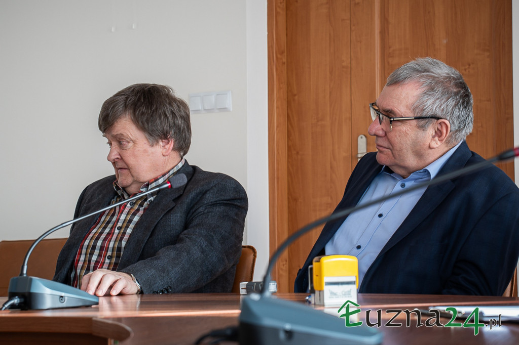 Umowa na modernizację kościoła w Łużnej (6.02)