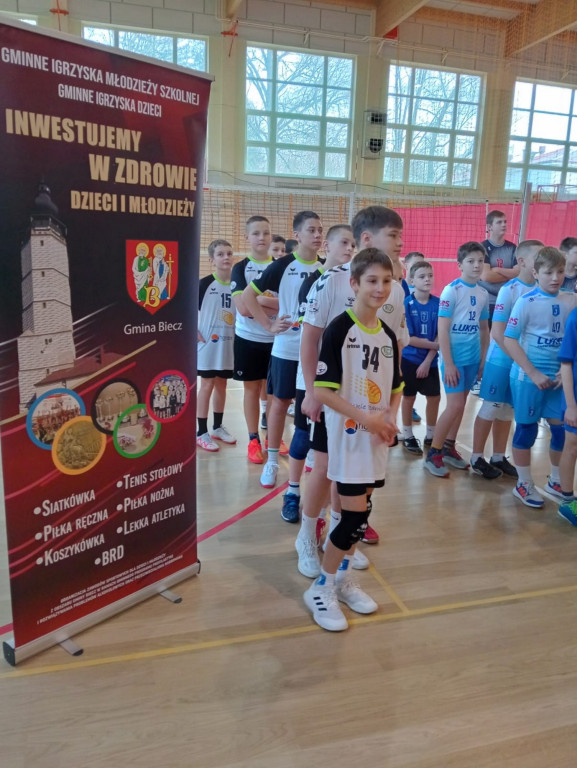 Gminne Igrzyska Dzieci w siatkówce w Bieczu (2.02)