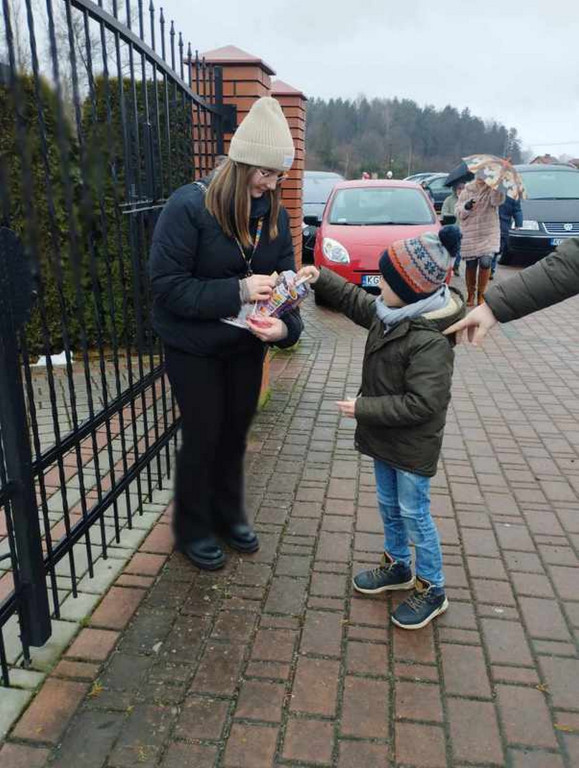 Uczniowie SP Stróżna Wolontariuszami 32 Finału WOŚP