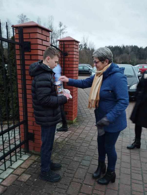 Uczniowie SP Stróżna Wolontariuszami 32 Finału WOŚP