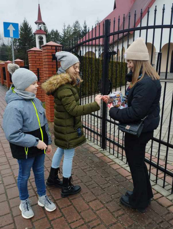Uczniowie SP Stróżna Wolontariuszami 32 Finału WOŚP